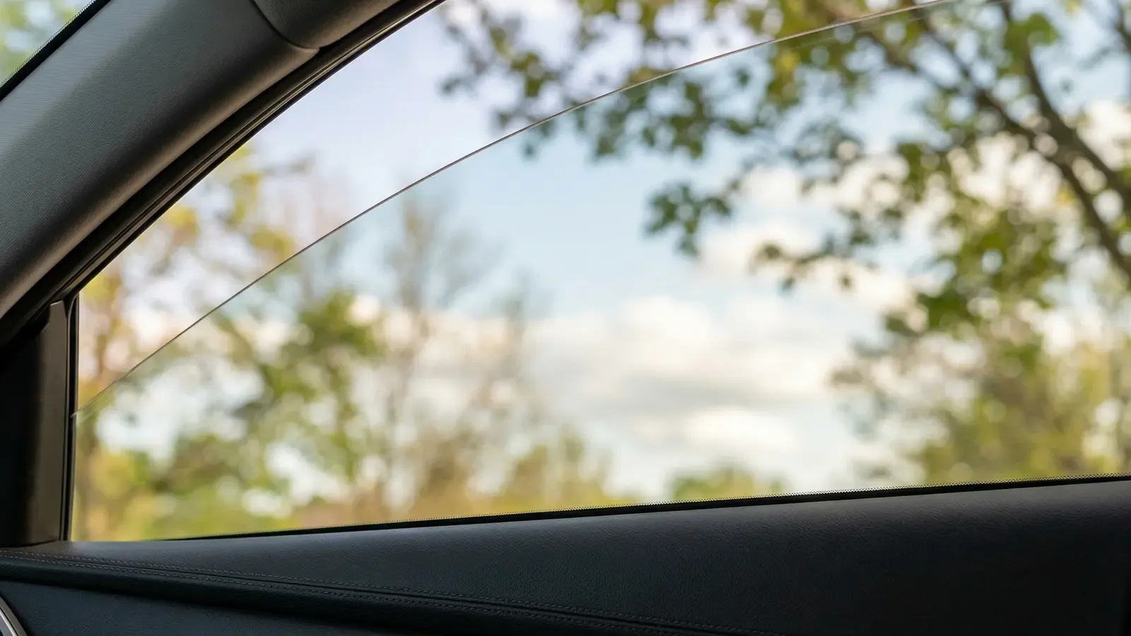 Clean interior car glass without streaks